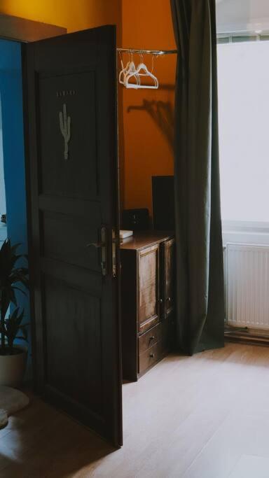 Sahara Studio With Shared Bathroom In City Centre Bratislava Exterior foto