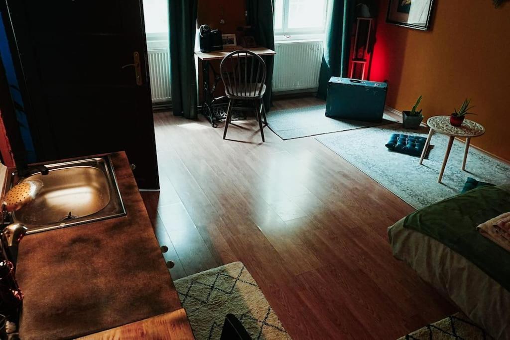 Sahara Studio With Shared Bathroom In City Centre Bratislava Exterior foto